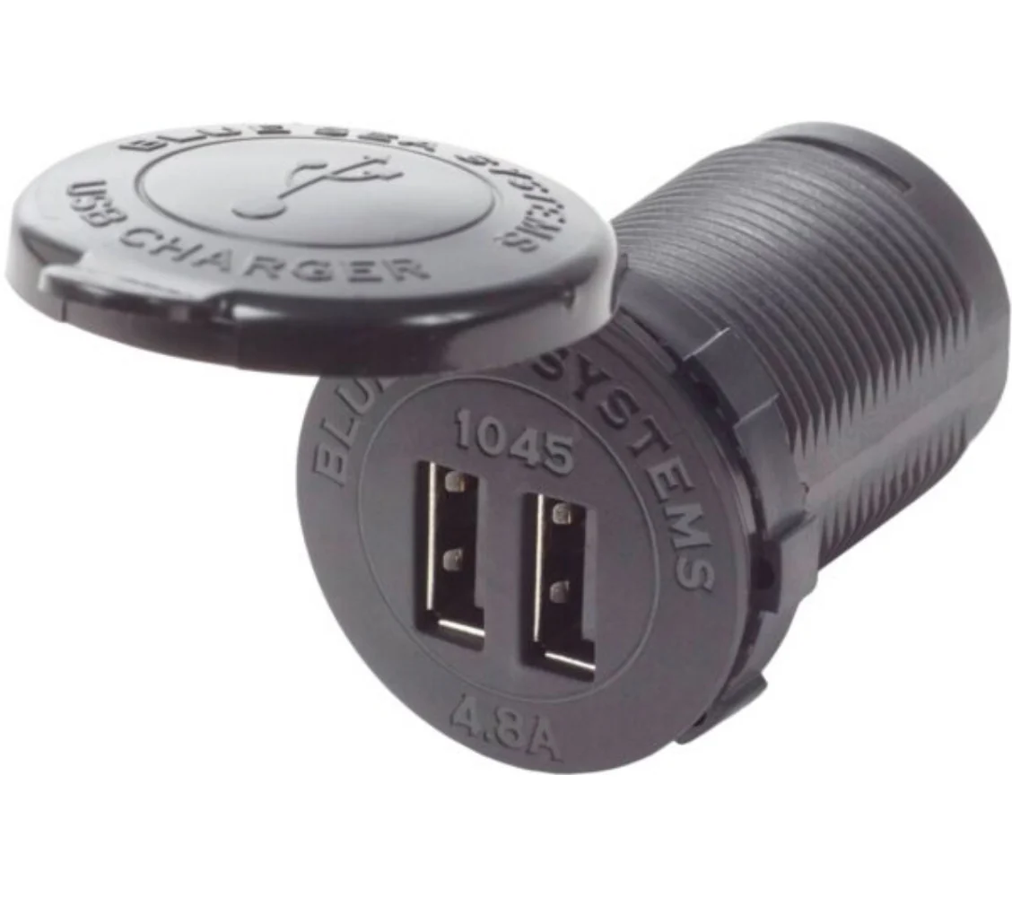 Blue Sea 2 x USB-A pistorasia suojakannella pyöreä