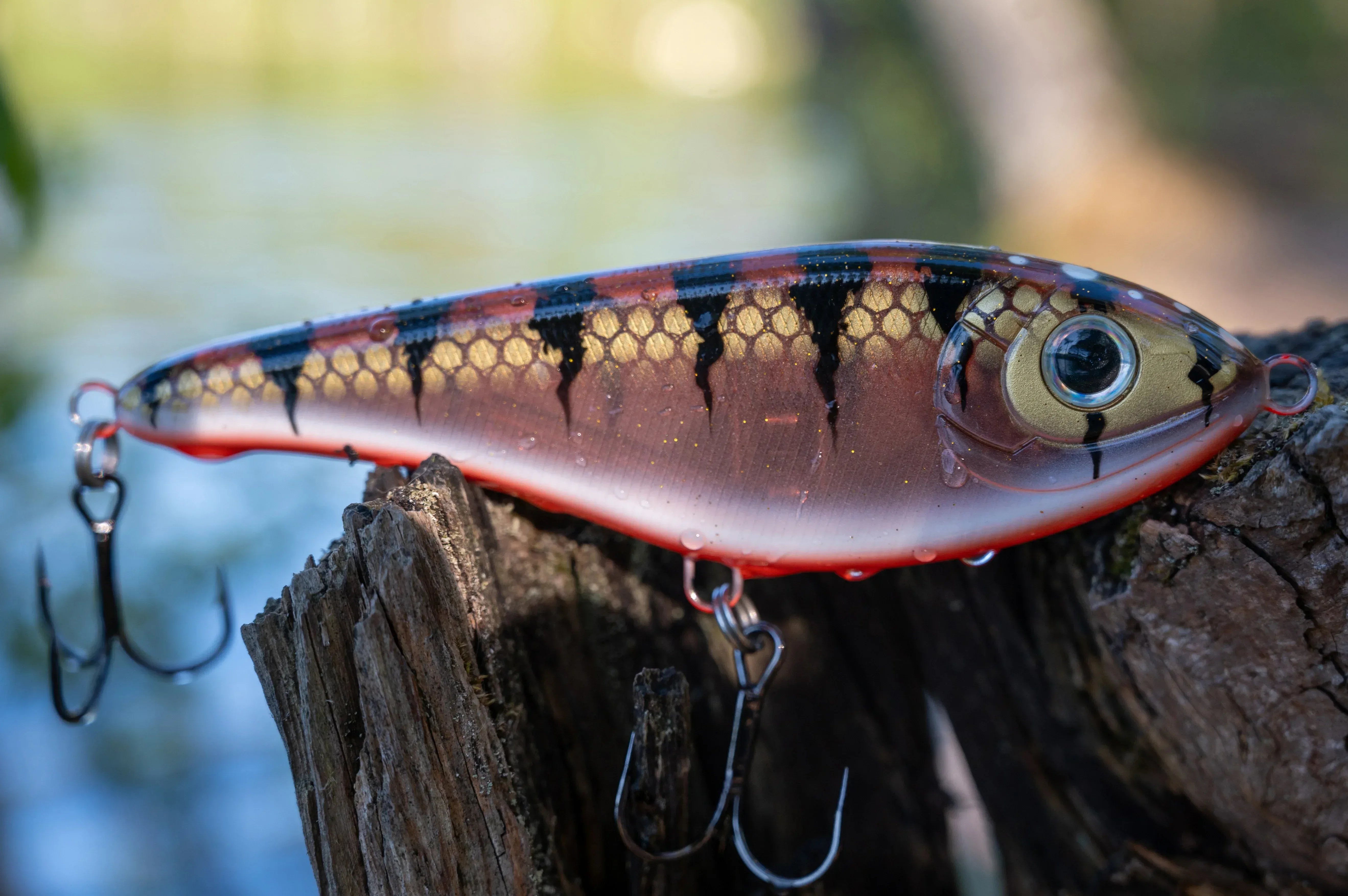 Strike Pro Buster Jerk 15 cm jerkki Monkey Lure Factory erikoisvärit