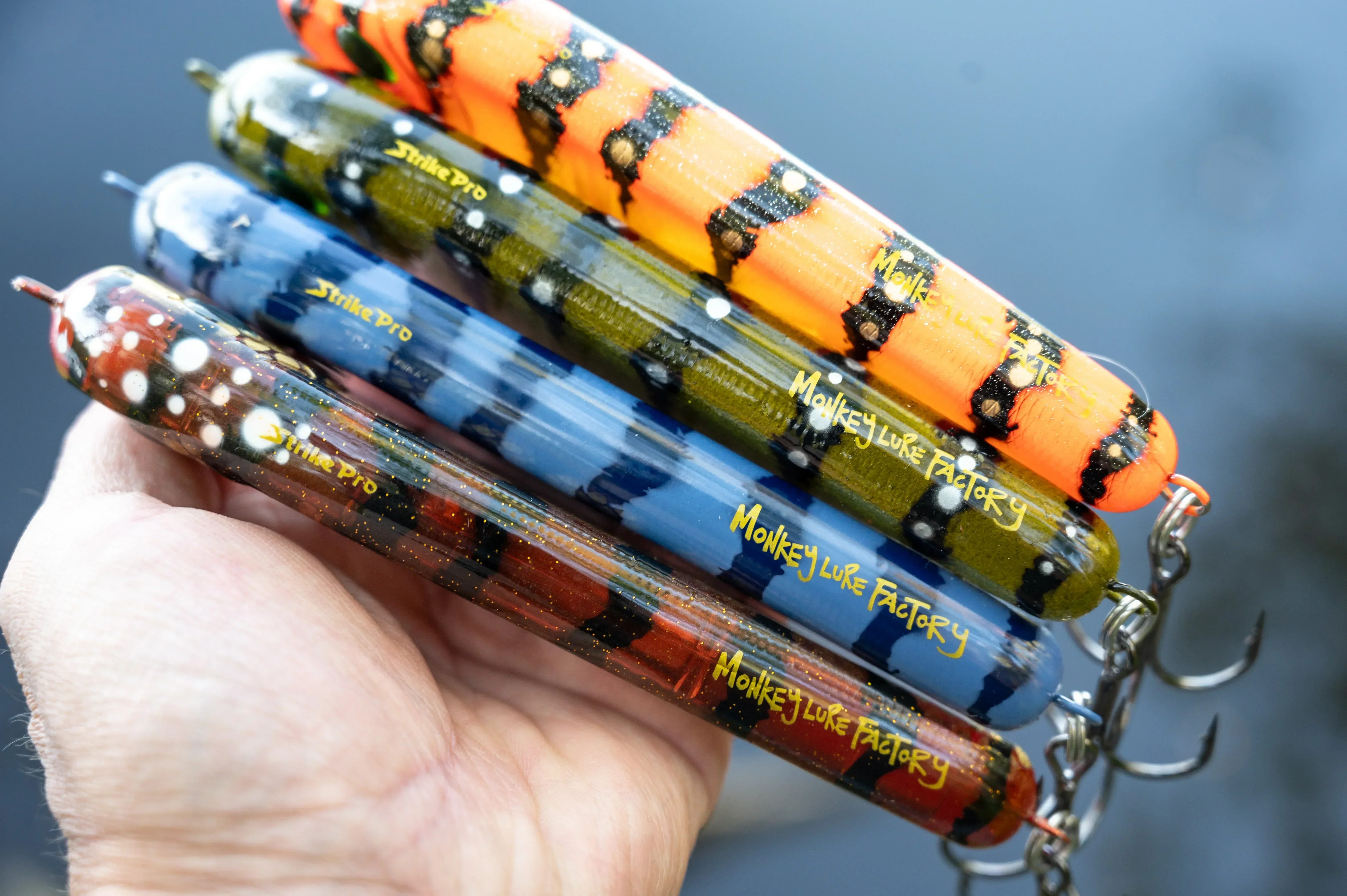 Strike Pro Buster Jerk 15 cm jerkki Monkey Lure Factory erikoisvärit - Image 7