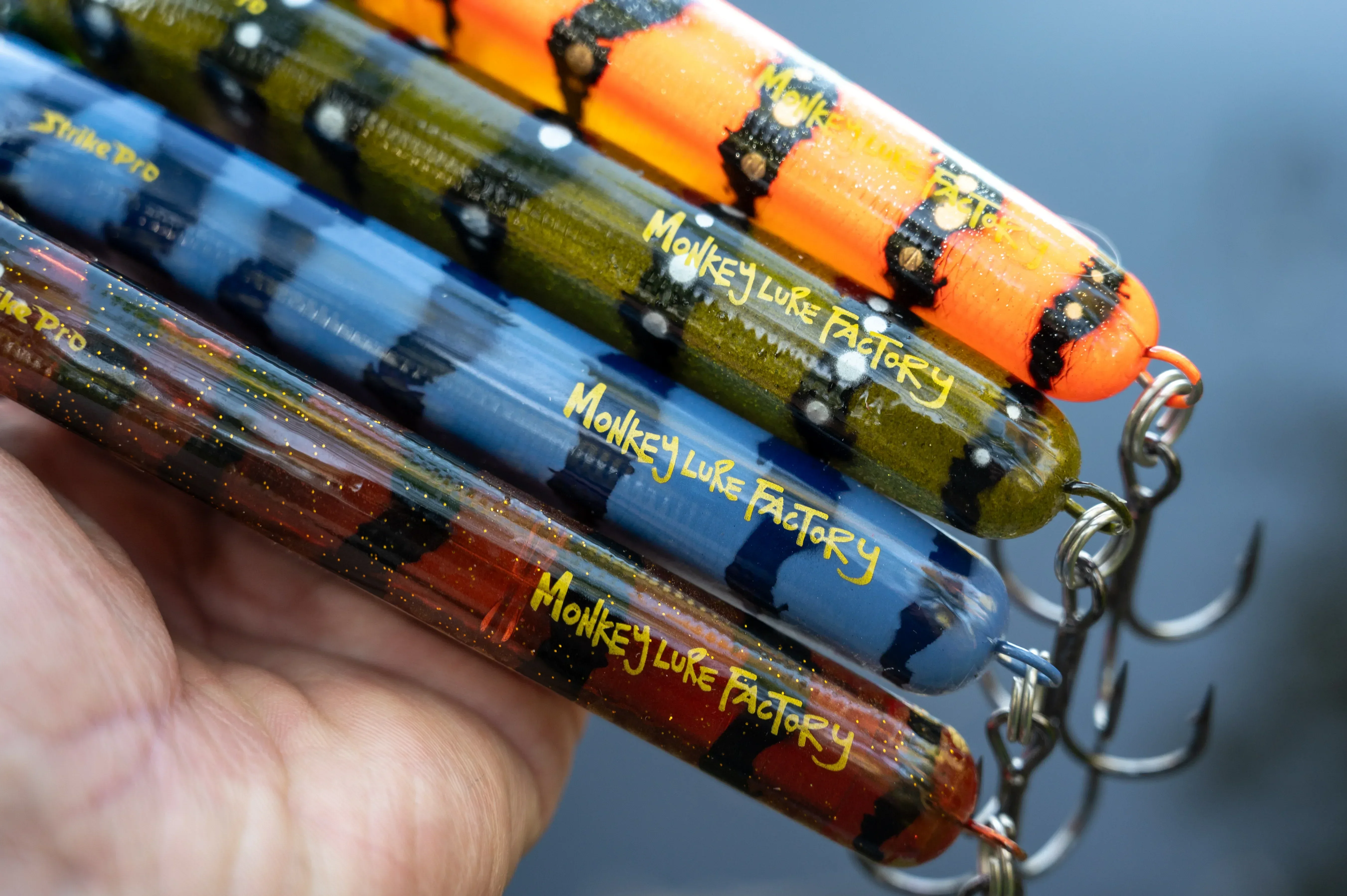 Strike Pro Buster Jerk 15 cm jerkki Monkey Lure Factory erikoisvärit - Image 8